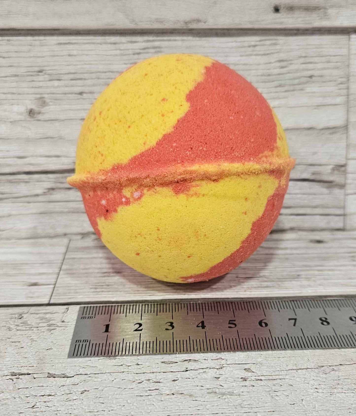 Myrrh and Tonka Jumbo Round Bath Bomb-260g