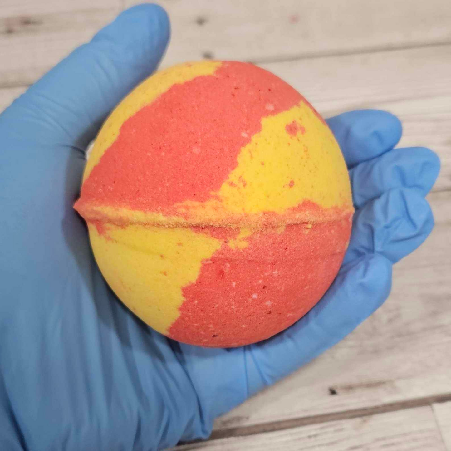 Myrrh and Tonka Jumbo Round Bath Bomb-260g