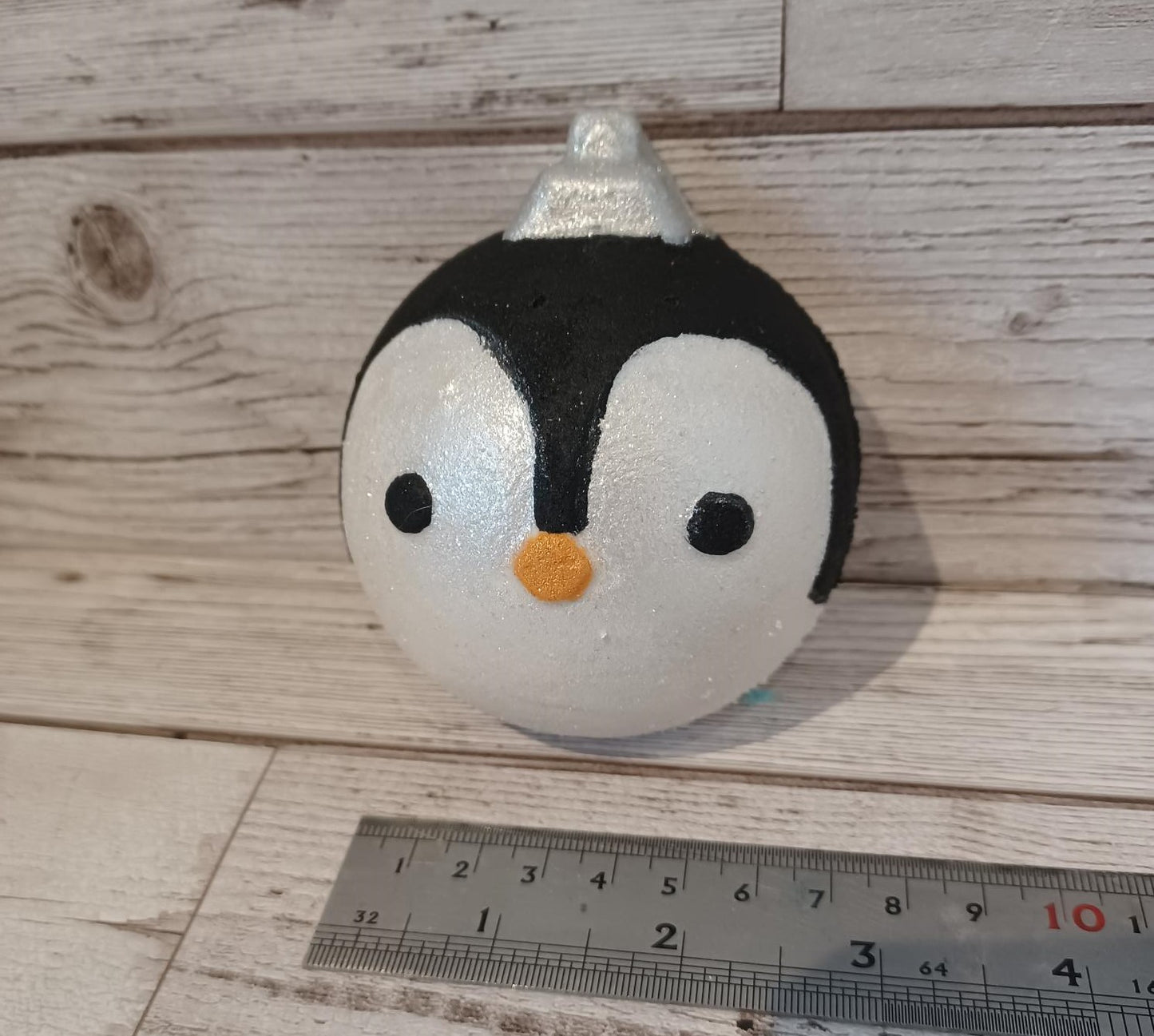 Penguin Bauble Flat Back Bath Bomb