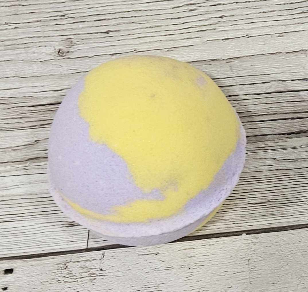 'Lavender and Chamomile' Jumbo Round Bath Bomb-260g