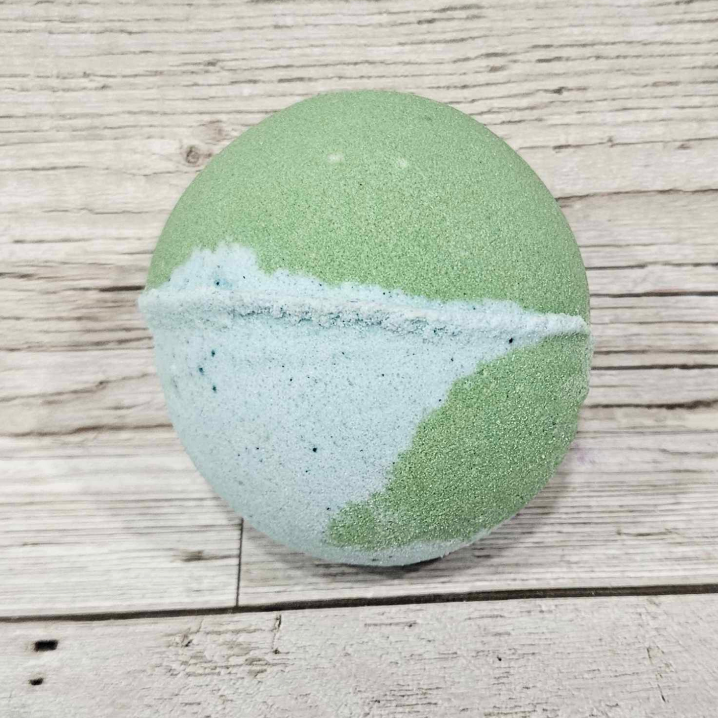 'Mint and Tea Tree' Jumbo Round Bath Bomb-260g
