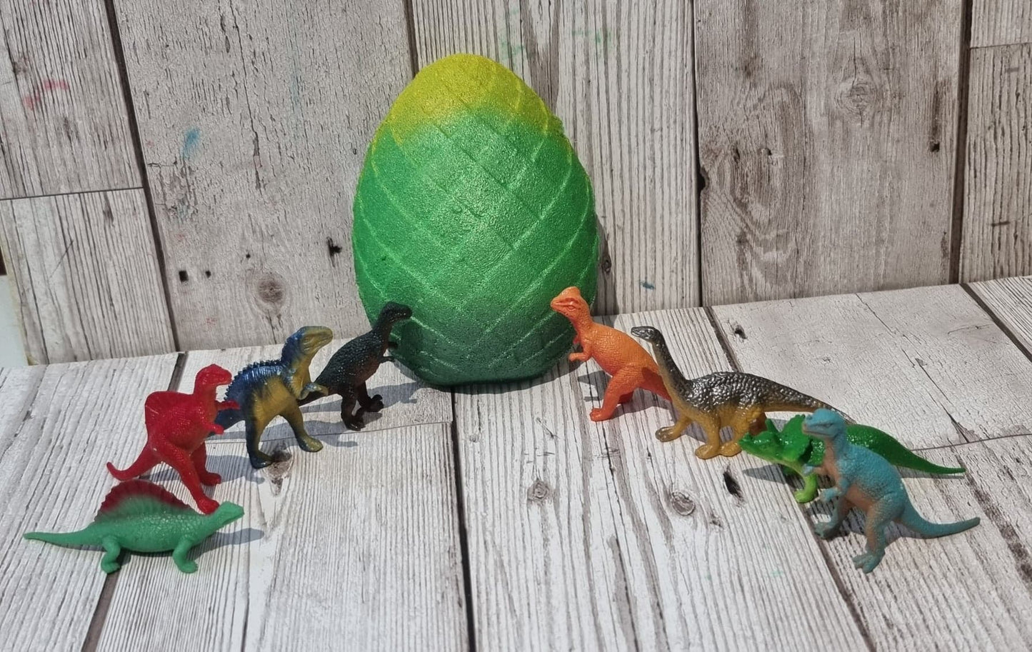 'Dino Egg' Toy Bath Bomb