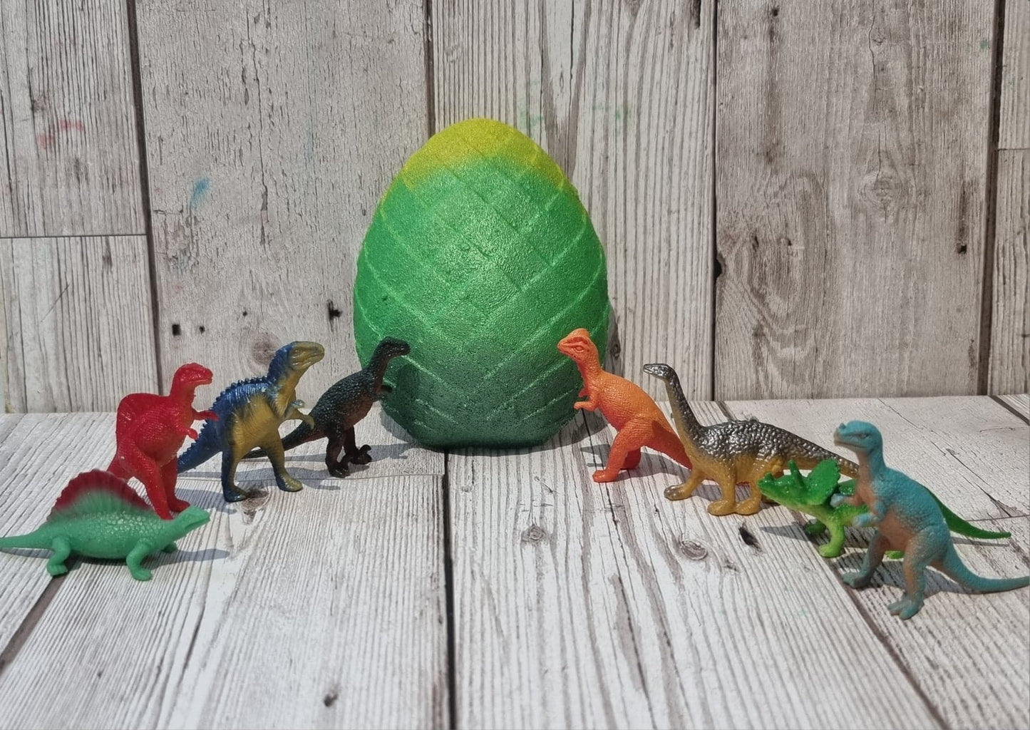 'Dino Egg' Toy Bath Bomb