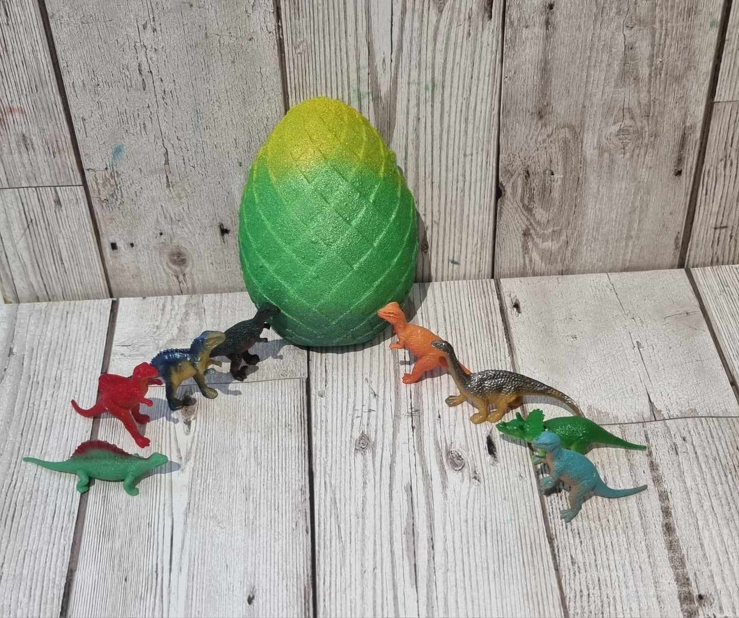 'Dino Egg' Toy Bath Bomb