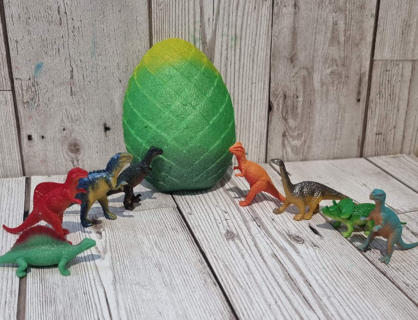 'Dino Egg' Toy Bath Bomb