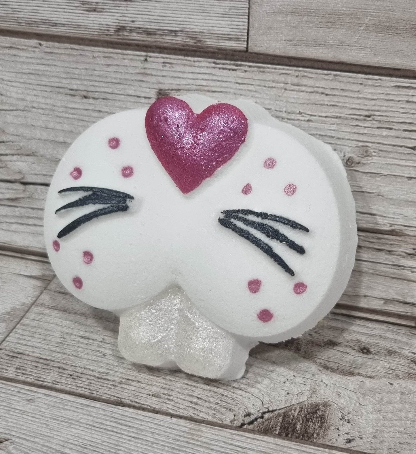 'Some bunny loves you' Bath Bomb